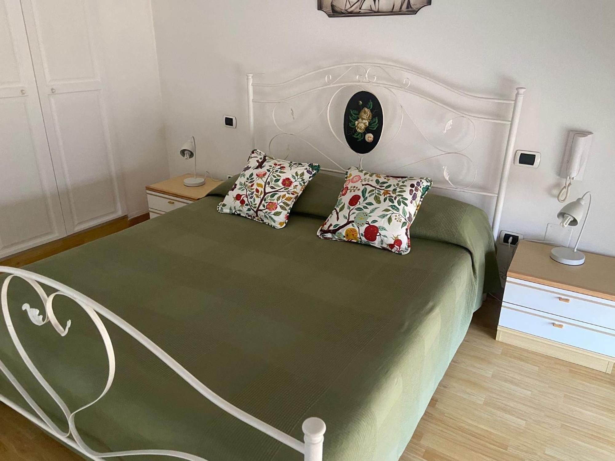 Pm 13A Via Tenente Devenuto Guest House Giovinazzo Exterior photo